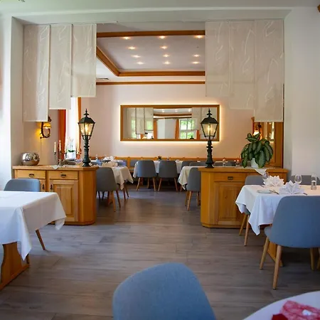 & Restaurant Waldschloesschen ホテル
