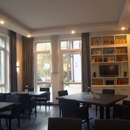 & Restaurant Waldschloesschen 3* Kyritz