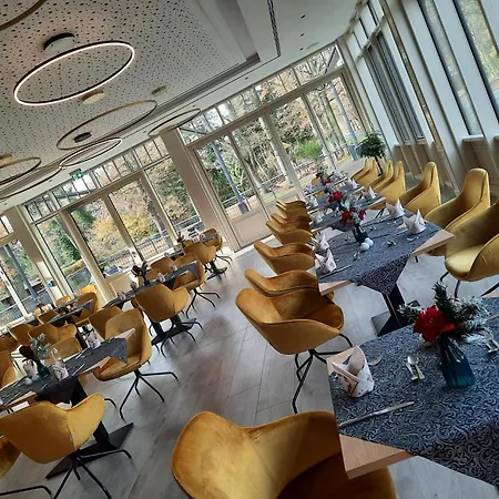 & Restaurant Waldschloesschen ホテル キューリッツ