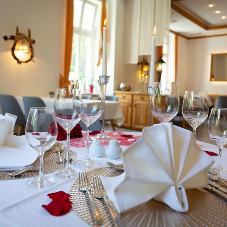& Restaurant Waldschloesschen 3* キューリッツ