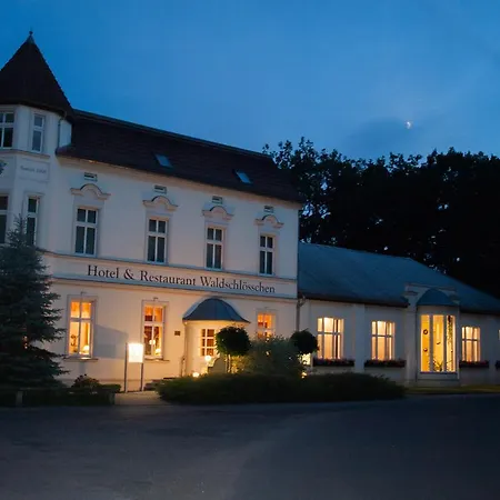 ホテル & Restaurant Waldschloesschen キューリッツ