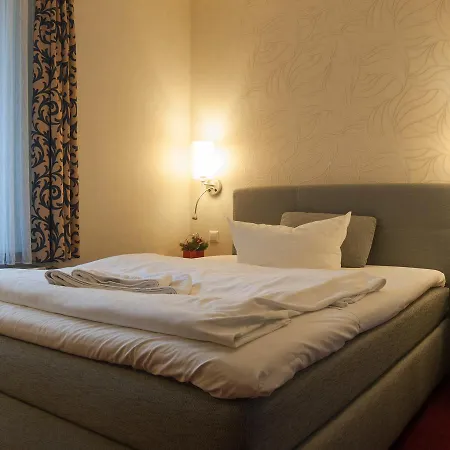 & Restaurant Waldschloesschen 3*