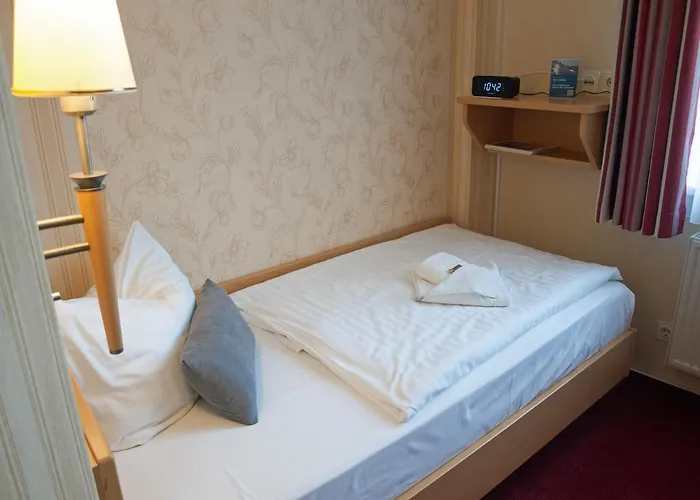 & Restaurant Waldschloesschen Hotel