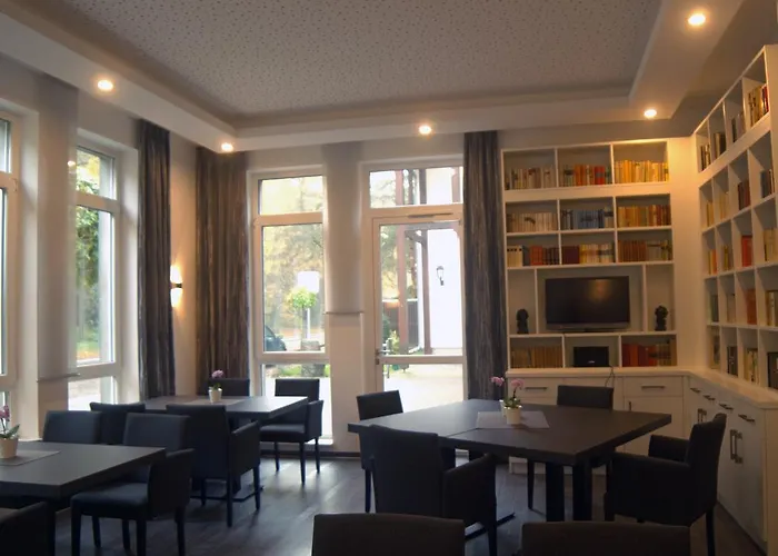 & Restaurant Waldschloesschen 3* Kyritz