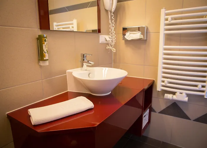 & Restaurant Waldschloesschen فندق 3*