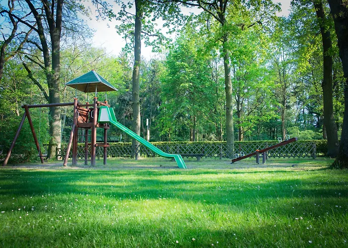 & Restaurant Waldschloesschen فندق 3*