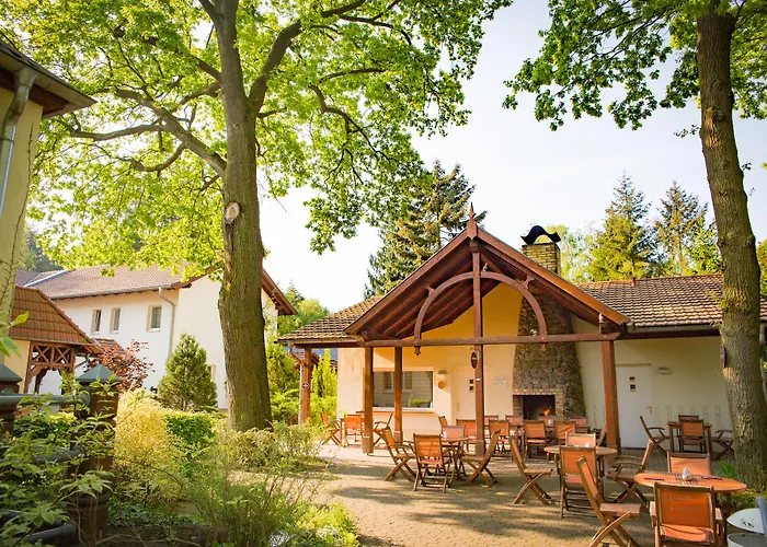 & Restaurant Waldschloesschen 3* كيريتز