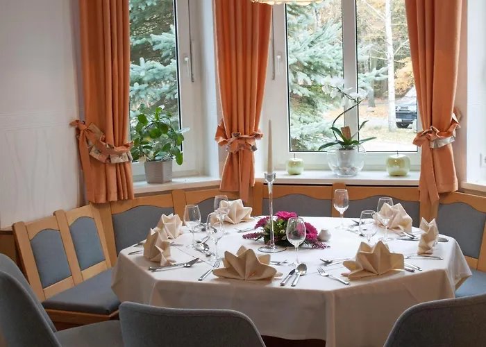 & Restaurant Waldschloesschen فندق